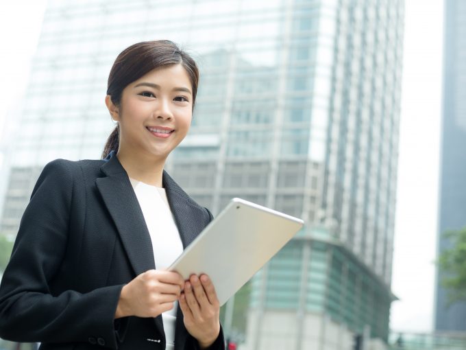 young business woman hold with tablet computer L75RAYG