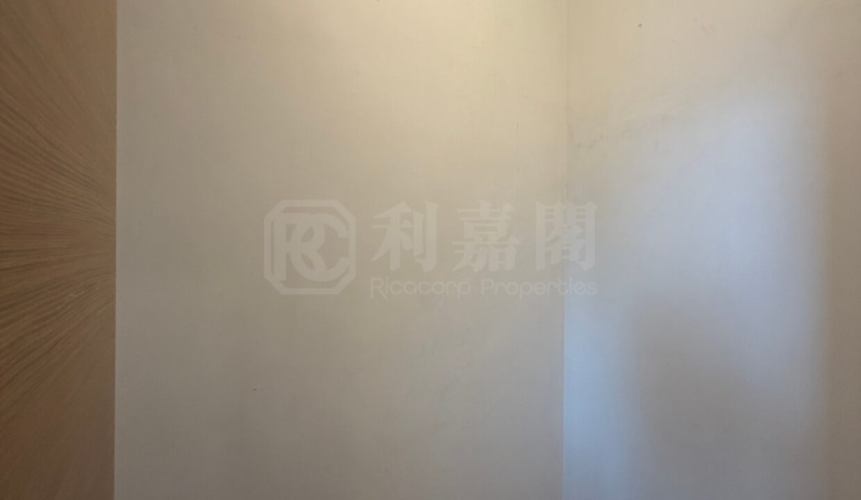 3927ca2f-513a-4446-8162-4f38aed5c0b1.jpeg