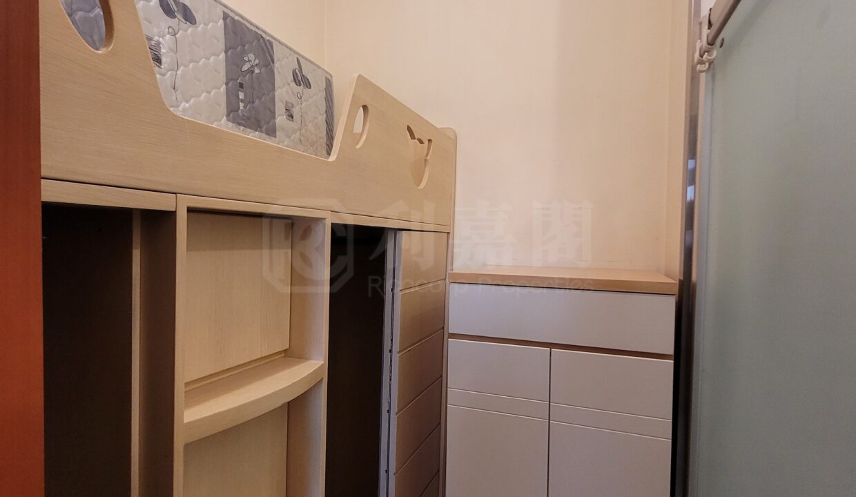 9ab78074-82f2-486e-8a5b-a7677b834970-1.jpeg