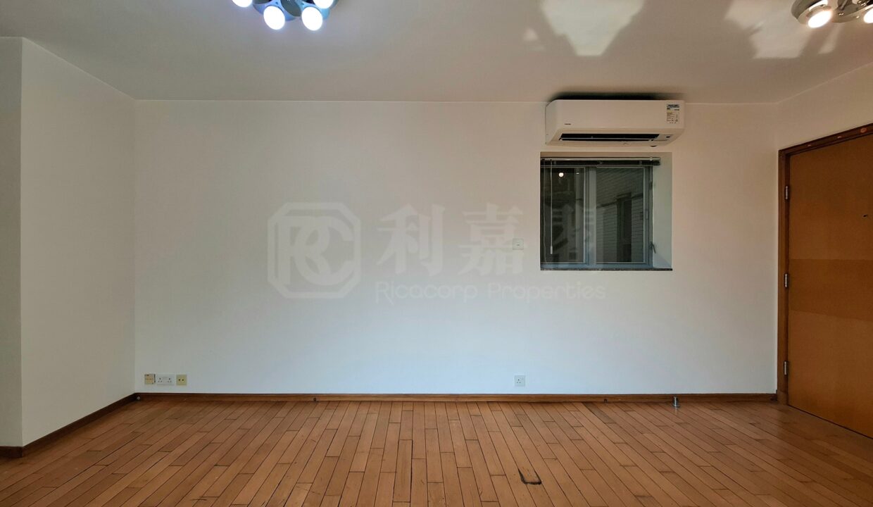 aff83009-766a-4d3c-b8a4-c98af8e1e774.jpeg