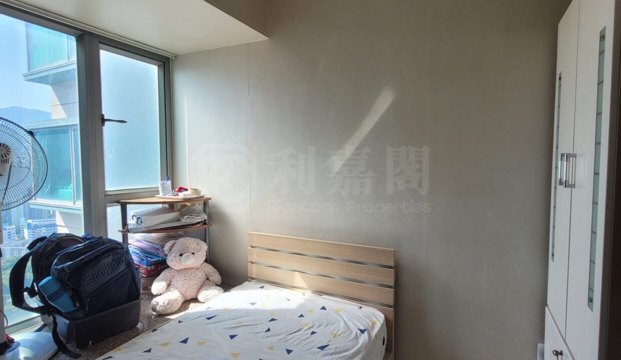 47d92ea9-470d-4a38-b68c-8f4dc0b268cc.jpeg