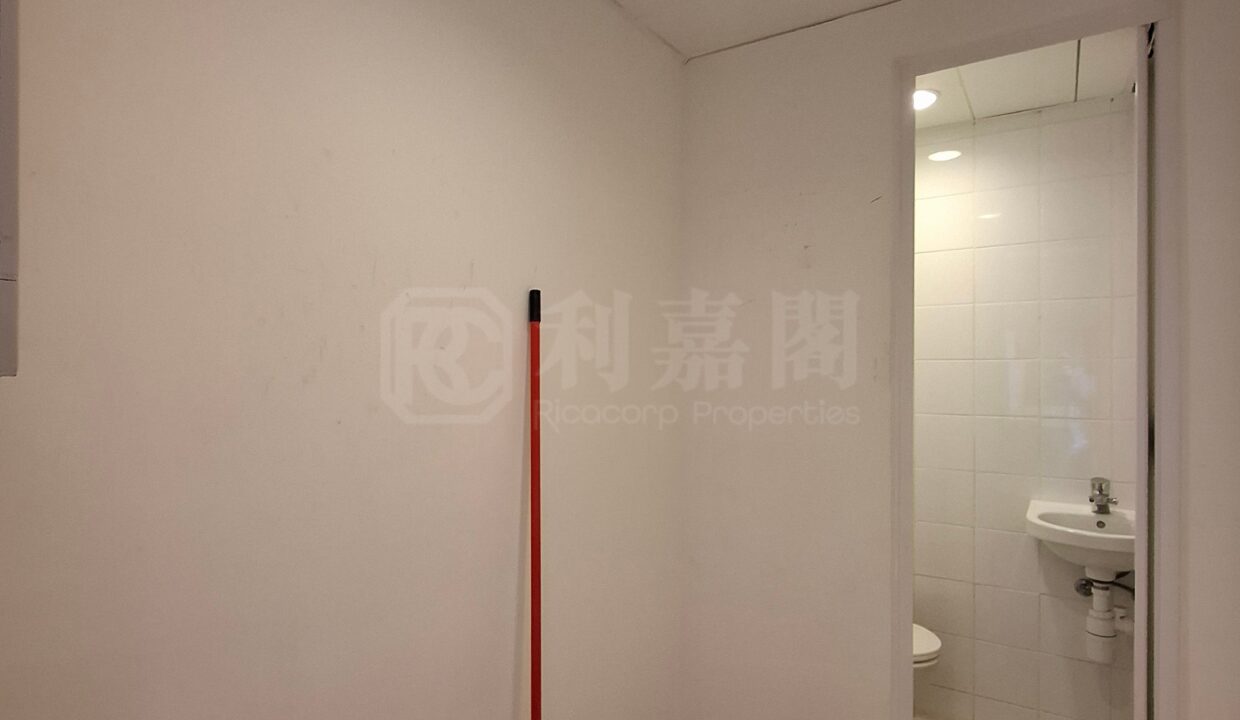 598fca9d-f7b6-49b7-a946-d73683271713.jpeg
