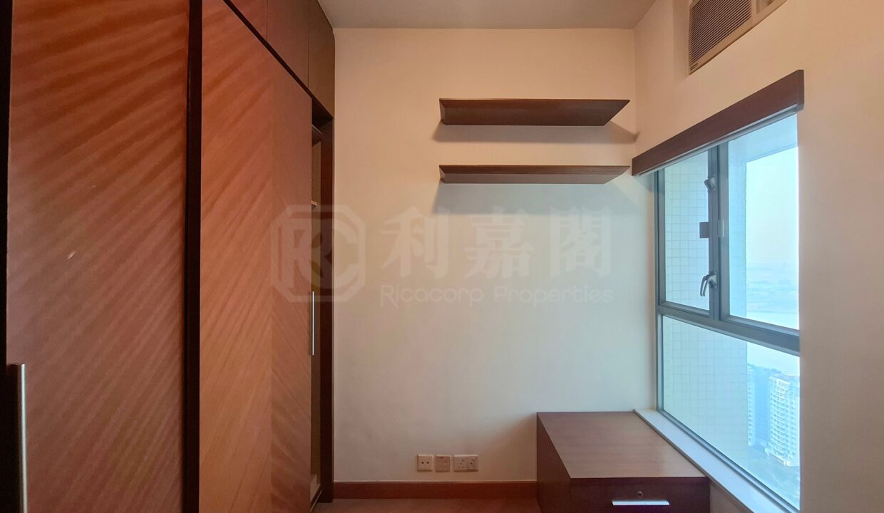 b1795670-0657-4d8e-afae-f0e4d55affd6.jpeg
