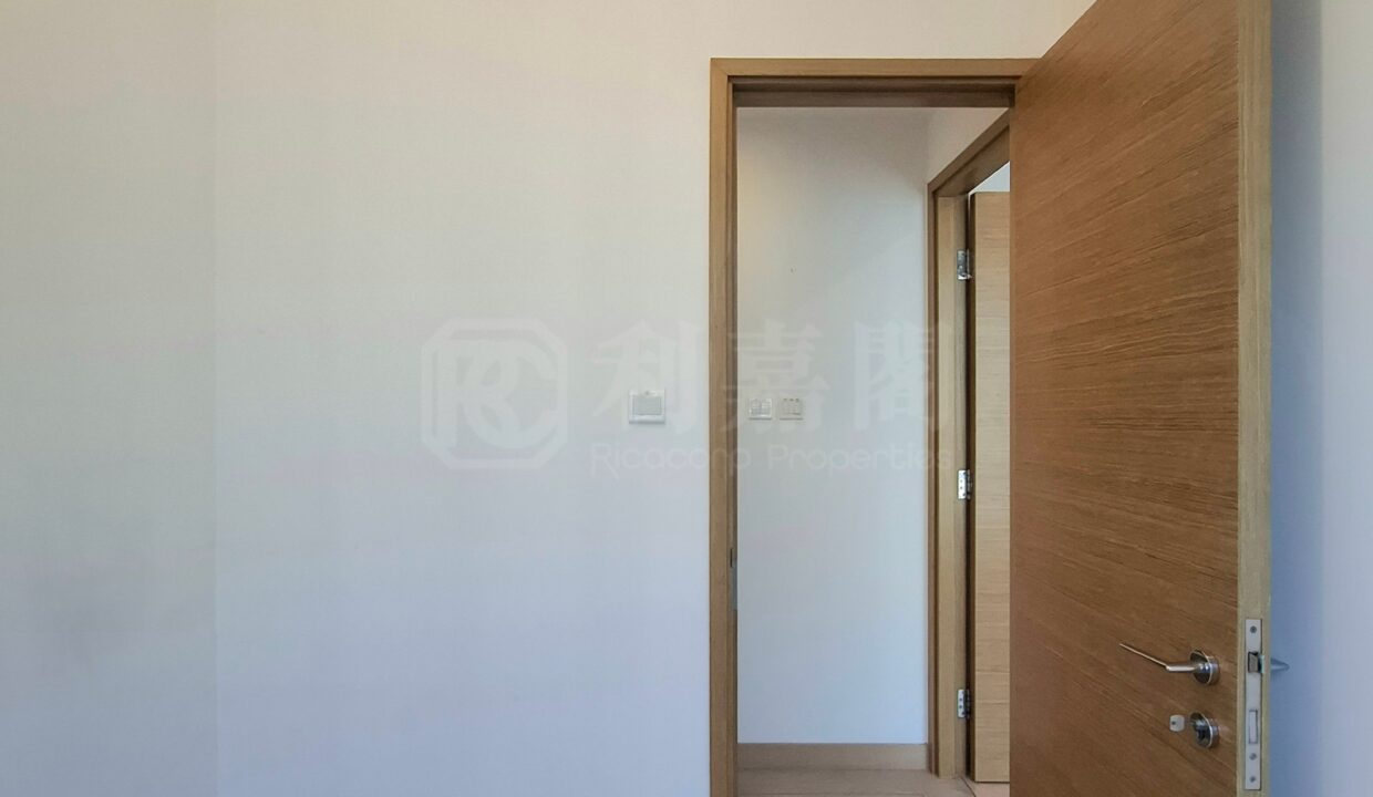 f9d94099-8aef-49fa-9bbd-90e2921f35ec.jpeg