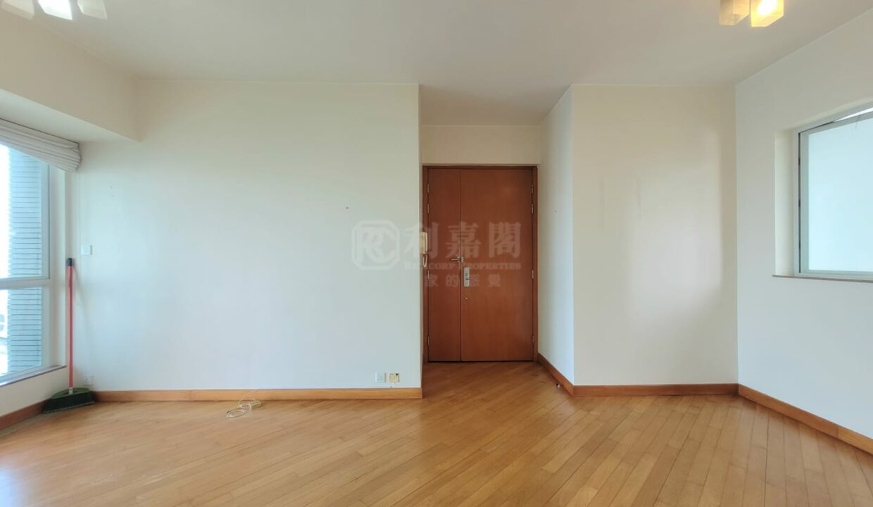 8f6caf4b-229d-4030-b74f-0859905bc7ff