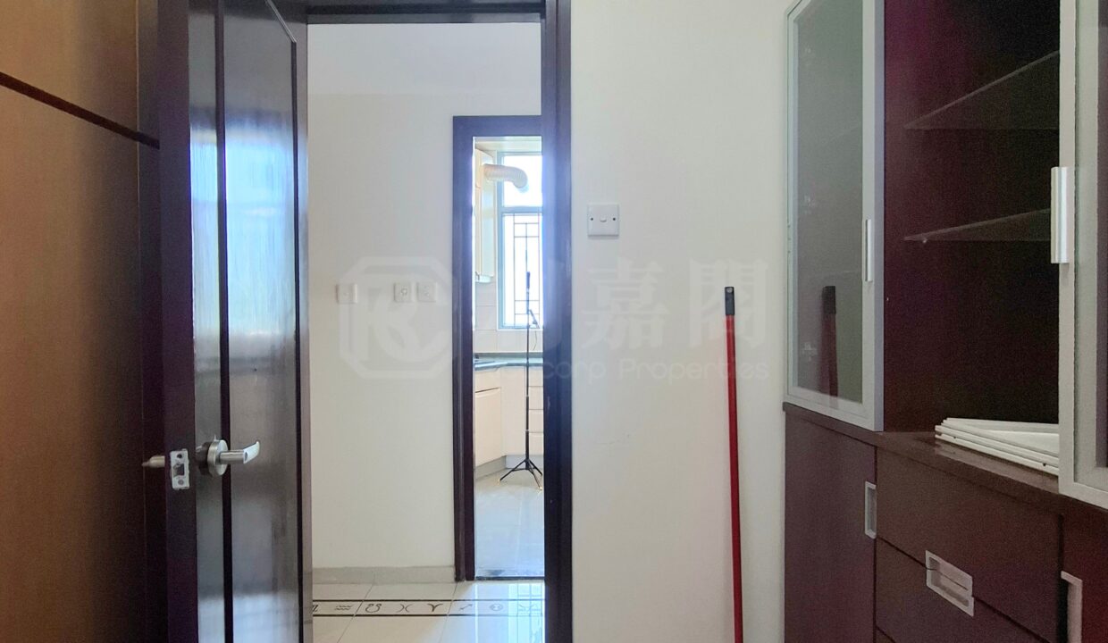 c4b1cb76-dcb7-448b-903c-38db1044ab23
