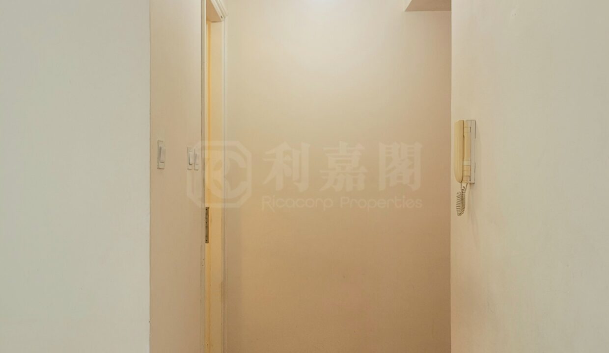 d9cc8637-da8d-4ae9-a4ba-11acbf57e552