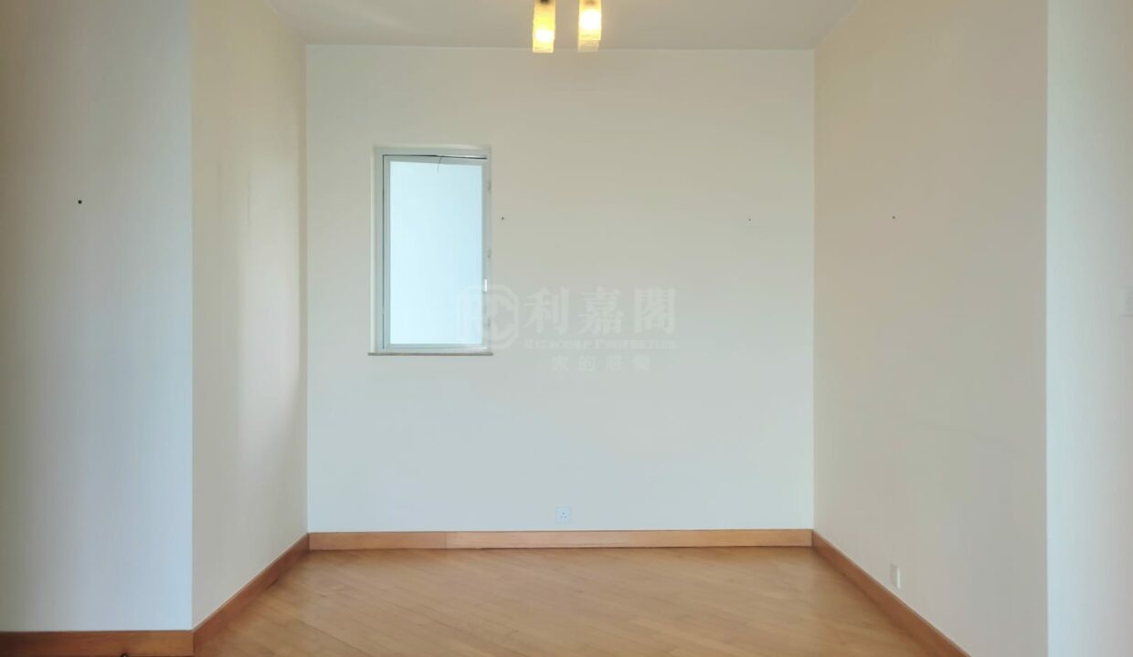 dc417cfc-02c6-463a-a209-1f7f468368d5