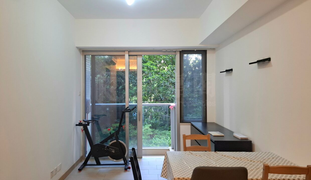 e8b40549-658b-4fb5-af5f-1351c8c87674